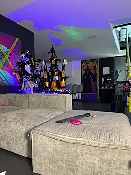 milaivanova online show from 10/17/25, 11:56