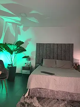 milaivanova online show from 12/18/25, 08:56