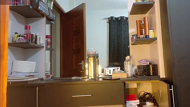 Snapshot of online_bestie chatting on 01/07/26, 05:01 online bestie online show from 01/07/26, 05:01