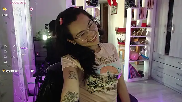 lauvelez   online show from 01/07/26, 08:14