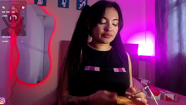 Snapshot of lauvelez__ chatting on 06/10/26, 03:02 lauvelez online show from 06/10/26, 03:02