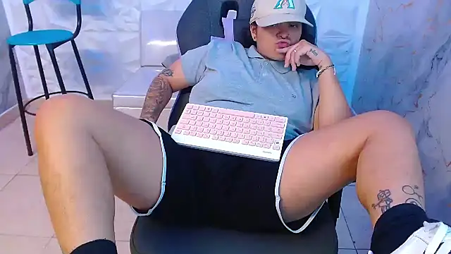 Snapshot of snowflake_xxx chatting on 02/21/26, 02:57 snowflake xxx online show from 02/21/26, 02:57