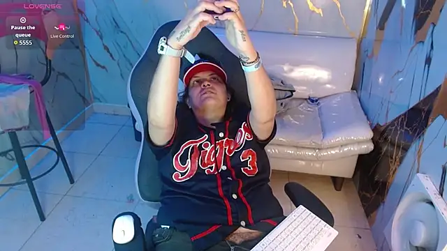 Snapshot of snowflake_xxx chatting on 01/18/26, 04:16 snowflake xxx online show from 01/18/26, 04:16