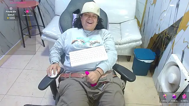 Snapshot of snowflake_xxx chatting on 01/17/26, 02:26 snowflake xxx online show from 01/17/26, 02:26