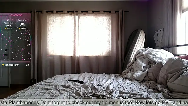 Snapshot of Plantbabeee chatting on 10/10/25, 05:03 Plantbabeee online show from 10/10/25, 05:03