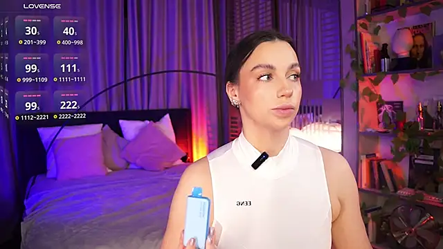 LunaNight online show from 11/29/25, 09:04