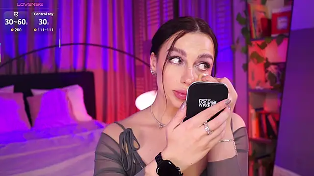 LunaNight online show from 12/15/25, 08:47