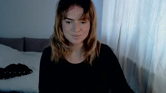 ChloeJewel1 online show from 04/05/26, 05:03