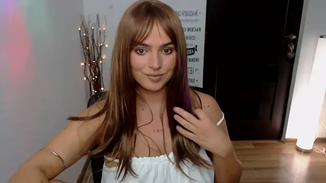 Snapshot of ChloeJewel1 chatting on 11/06/25, 12:53 ChloeJewel1 online show from 11/06/25, 12:53