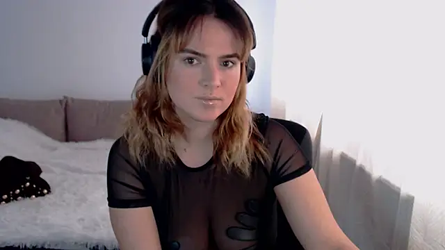 ChloeJewel1 online show from 04/04/26, 08:32