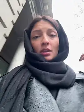 Snapshot of BabeRainbow chatting on 02/06/25, 09:11 BabeRainbow online show from 02/06/25, 09:11