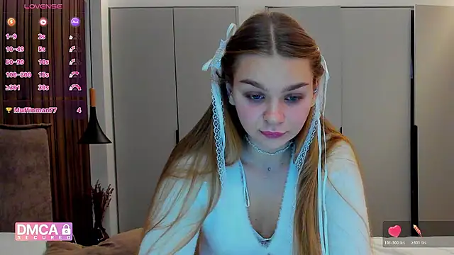 Snapshot of Molly_sweetie chatting on 11/24/25, 07:30 Molly sweetie online show from 11/24/25, 07:30