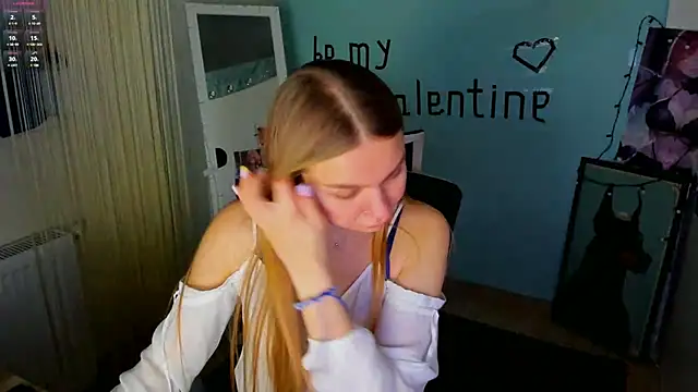 Snapshot of Molly_sweetie chatting on 02/09/25, 07:05 Molly sweetie online show from 02/09/25, 07:05