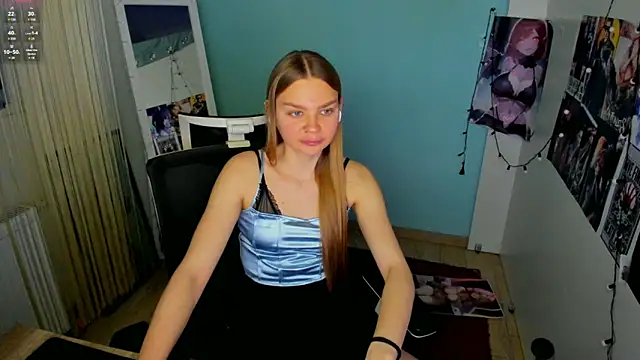 Snapshot of Molly_sweetie chatting on 03/13/25, 10:47 Molly sweetie online show from 03/13/25, 10:47