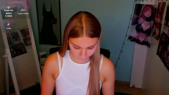 Snapshot of Molly_sweetie chatting on 09/10/25, 06:23 Molly sweetie online show from 09/10/25, 06:23