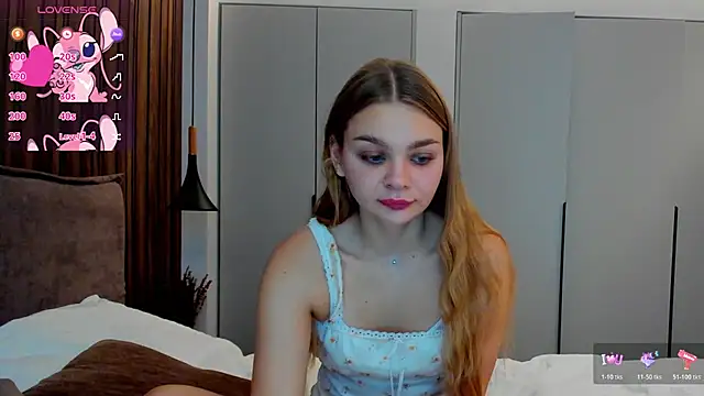 Snapshot of Molly_sweetie chatting on 10/30/25, 07:17 Molly sweetie online show from 10/30/25, 07:17