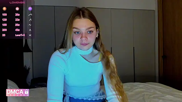 Snapshot of Molly_sweetie chatting on 12/05/25, 07:18 Molly sweetie online show from 12/05/25, 07:18