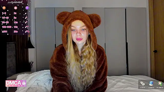 Snapshot of Molly_sweetie chatting on 12/17/25, 07:35 Molly sweetie online show from 12/17/25, 07:35