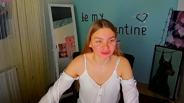Snapshot of Molly_sweetie chatting on 02/10/25, 07:04 Molly sweetie online show from 02/10/25, 07:04