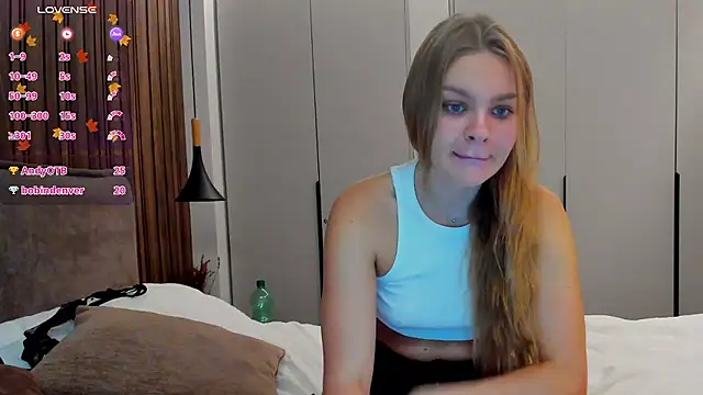 Snapshot of Molly_sweetie chatting on 10/13/25, 06:15 Molly sweetie online show from 10/13/25, 06:15
