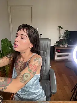 Nikatsu online show from 10/31/25, 12:24