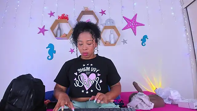 Tanissha curly online show from 09/16/25, 11:44