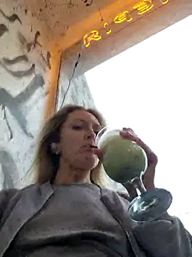 Miss    Mia  online show from 10/13/25, 01:45