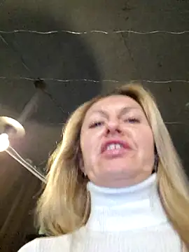 Miss    Mia  online show from 10/16/25, 12:13