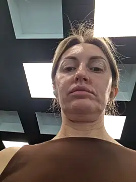 Miss    Mia  online show from 02/20/26, 11:45