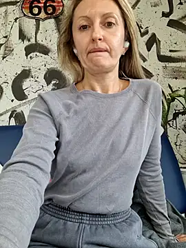 Miss    Mia  online show from 10/01/25, 12:09