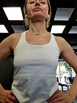 Snapshot of Miss____Mia_ chatting on 11/17/25, 11:25 Miss Mia online show from 11/17/25, 11:25