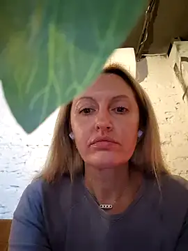 Miss    Mia  online show from 09/28/25, 08:54