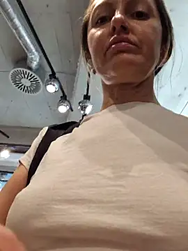 Snapshot of Miss____Mia_ chatting on 11/21/25, 09:52 Miss Mia online show from 11/21/25, 09:52