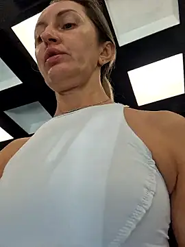 Miss    Mia  online show from 04/23/26, 08:21