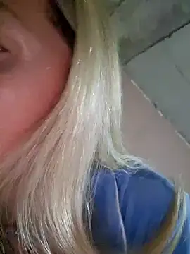 Miss    Mia  online show from 10/12/25, 09:21