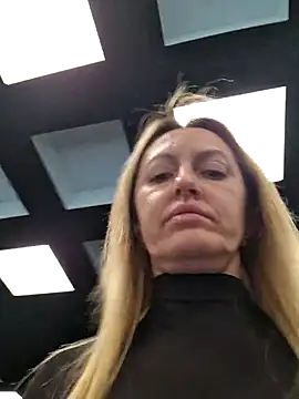 Snapshot of Miss____Mia_ chatting on 12/15/25, 10:32 Miss Mia online show from 12/15/25, 10:32