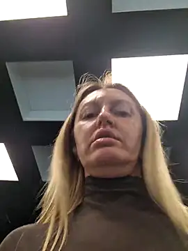 Snapshot of Miss____Mia_ chatting on 11/25/25, 09:42 Miss Mia online show from 11/25/25, 09:42