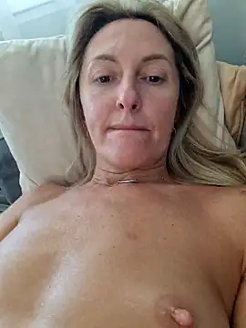 Snapshot of Miss____Mia_ chatting on 07/10/26, 07:19 Miss Mia online show from 07/10/26, 07:19