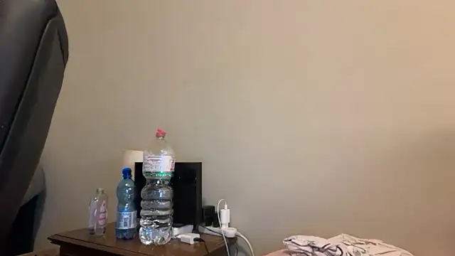 Snapshot of Dulce_latingirl chatting on 06/18/26, 02:22 Dulce latingirl online show from 06/18/26, 02:22