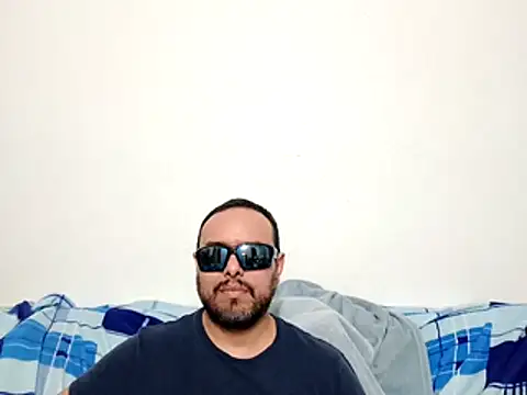 Snapshot of ElSunEagle chatting on 04/08/26, 02:13 ElSunEagle online show from 04/08/26, 02:13