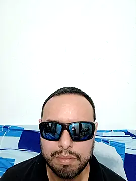 Snapshot of ElSunEagle chatting on 03/29/26, 02:02 ElSunEagle online show from 03/29/26, 02:02