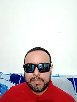 Snapshot of ElSunEagle chatting on 04/05/26, 02:18 ElSunEagle online show from 04/05/26, 02:18