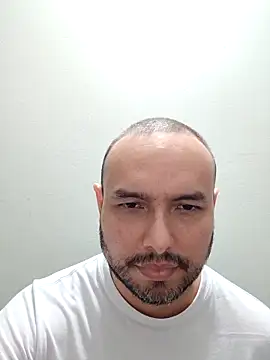 Snapshot of ElSunEagle chatting on 02/21/26, 01:29 ElSunEagle online show from 02/21/26, 01:29