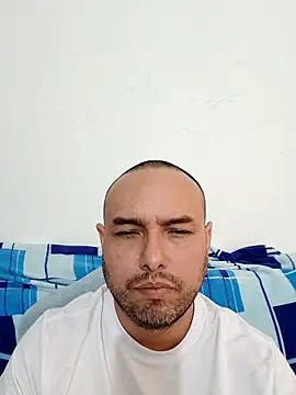 Snapshot of ElSunEagle chatting on 02/08/26, 05:32 ElSunEagle online show from 02/08/26, 05:32