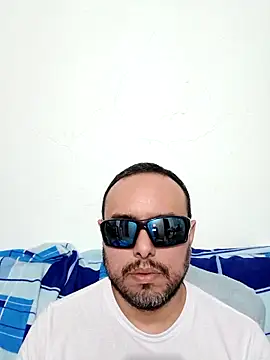 Snapshot of ElSunEagle chatting on 04/01/26, 02:24 ElSunEagle online show from 04/01/26, 02:24