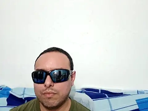 Snapshot of ElSunEagle chatting on 04/11/26, 03:03 ElSunEagle online show from 04/11/26, 03:03