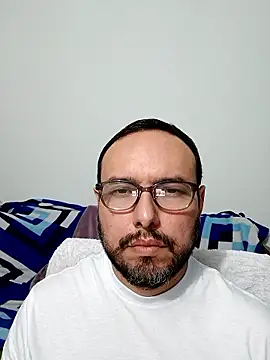 Snapshot of ElSunEagle chatting on 01/11/26, 04:30 ElSunEagle online show from 01/11/26, 04:30