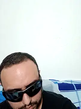 Snapshot of ElSunEagle chatting on 04/04/26, 02:40 ElSunEagle online show from 04/04/26, 02:40