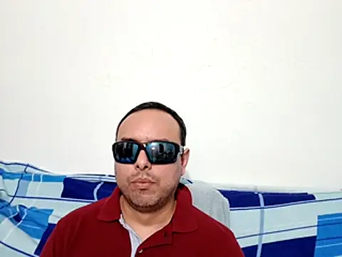 Snapshot of ElSunEagle chatting on 04/12/26, 02:26 ElSunEagle online show from 04/12/26, 02:26