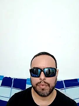 Snapshot of ElSunEagle chatting on 04/03/26, 01:56 ElSunEagle online show from 04/03/26, 01:56